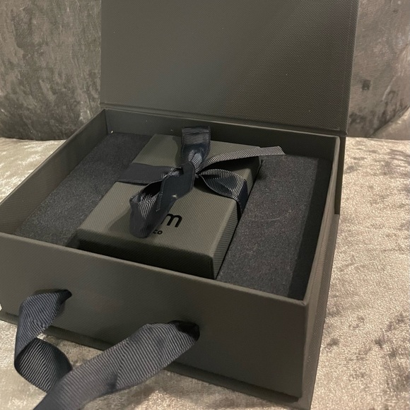 APM MONACO 2 piece earrings box - Picture 3 of 5